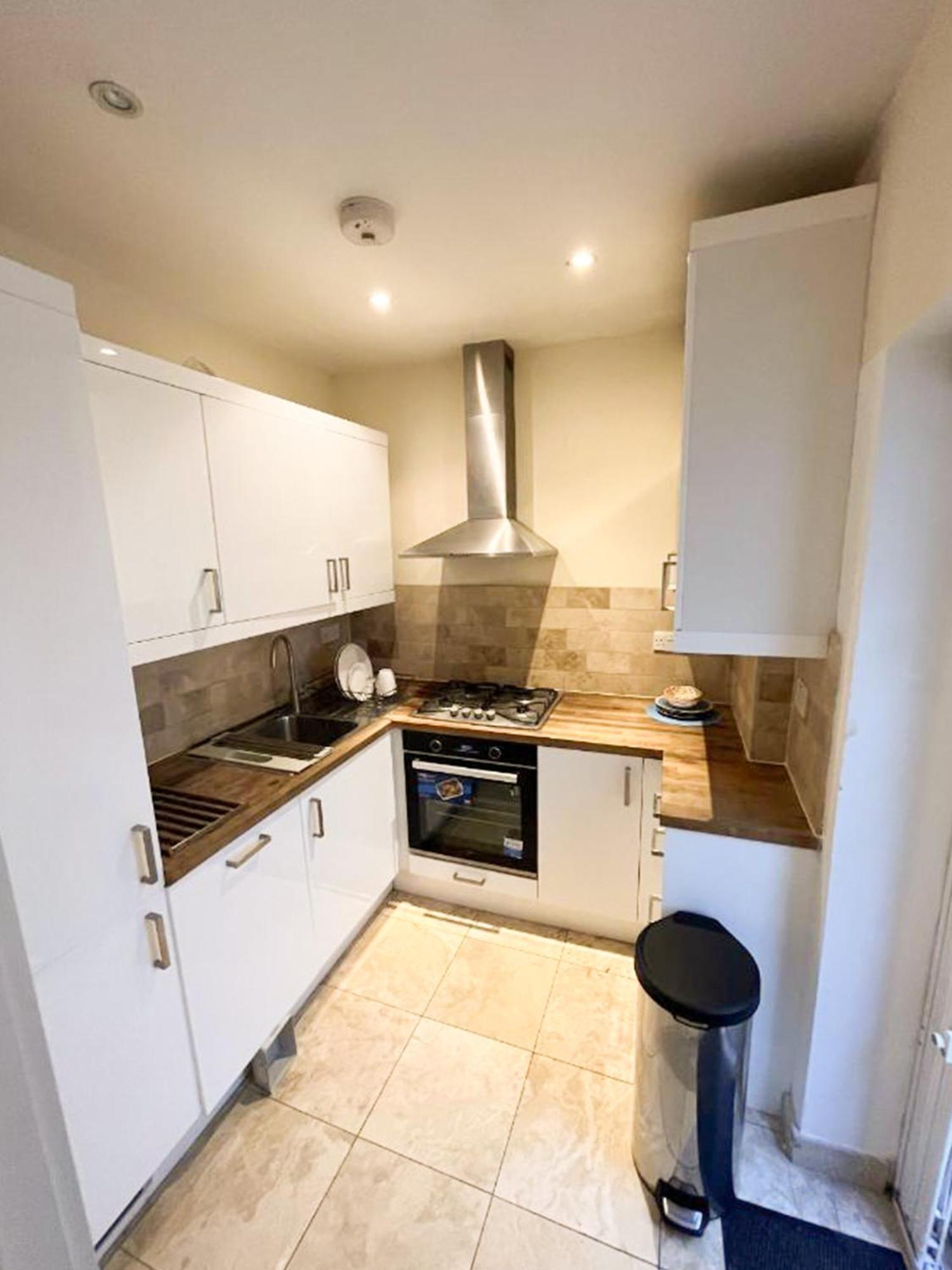 Apartment Moments From Hyde Park London Exterior photo